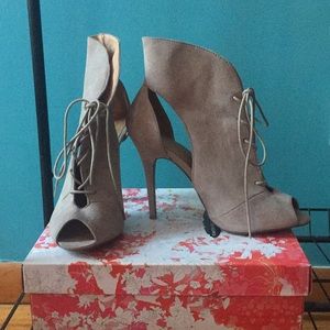 Chinese laundry heels size 10